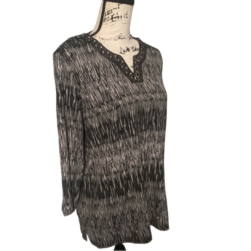Black & Grey Capsule Jeweled Tunic blouse V-neck three-quarter length sleeves M